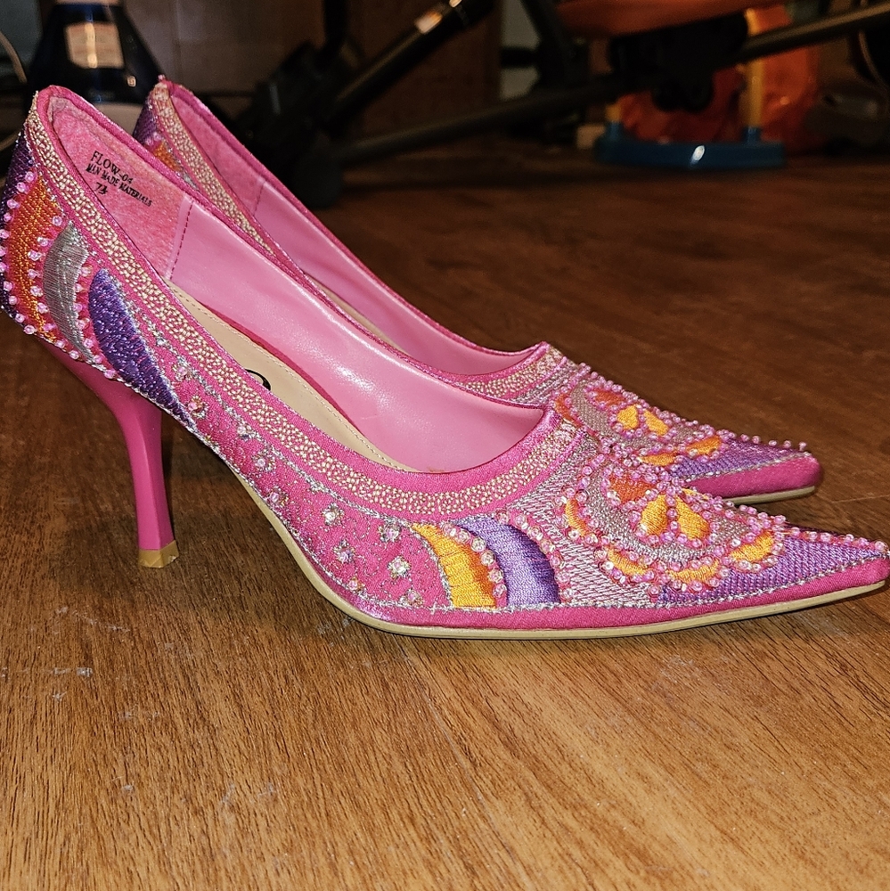 REDTCO multicolor beaded pumps size 7.5